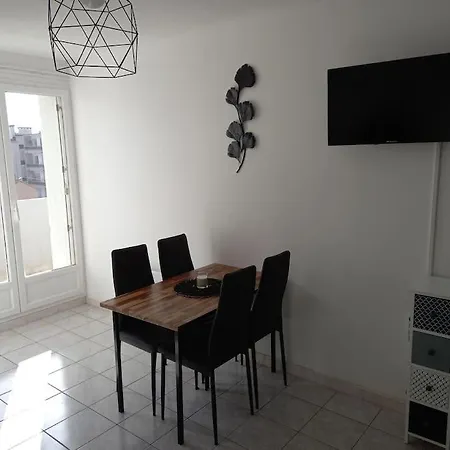 Apartment 2/4 Pers Proche Centre Avec Balcon, Parking Narbonne